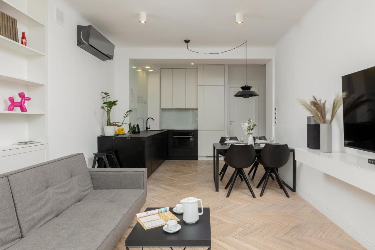 Trendy Apartment Marszalkowska With City View Near Ogrod Saski By Noclegi Renters Varsavia Esterno foto