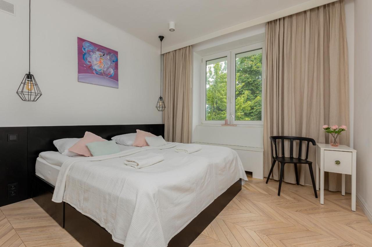 Trendy Apartment Marszalkowska With City View Near Ogrod Saski By Noclegi Renters Varsavia Esterno foto