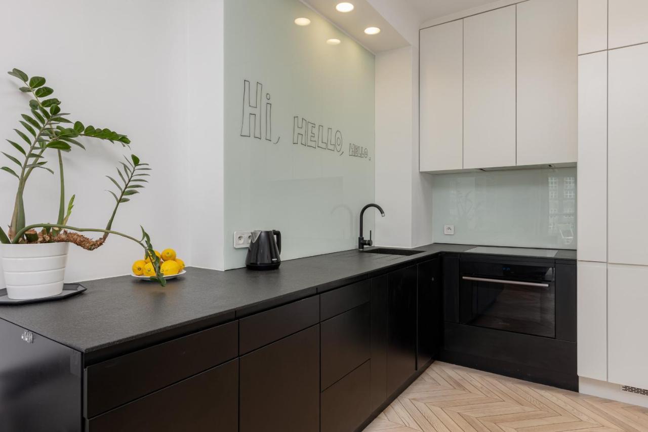Trendy Apartment Marszalkowska With City View Near Ogrod Saski By Noclegi Renters Varsavia Esterno foto